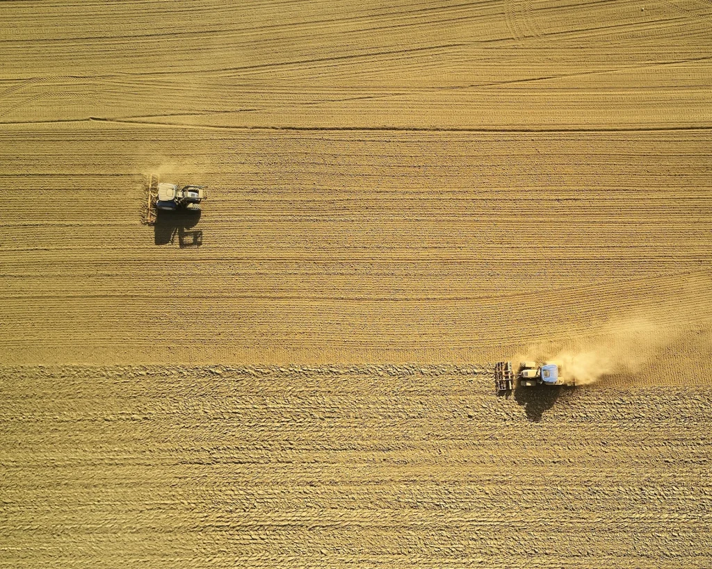 Image: ROBOTS ARE GETTING THEIR HANDS DIRTY TO KEEP FOOD ON OUR TABLES